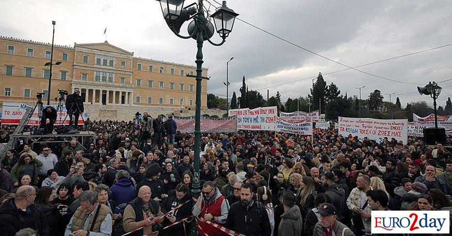 Εκρηκτικοί μηχανισμοί σε άτομα έξω από σύνδεσμο φιλάθλων στα Εξάρχεια