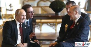 Ερντογάν σε Πούτιν: Η Τουρκία έτοιμη να συμβάλει στις ειρηνευτικές διαπραγματεύσεις