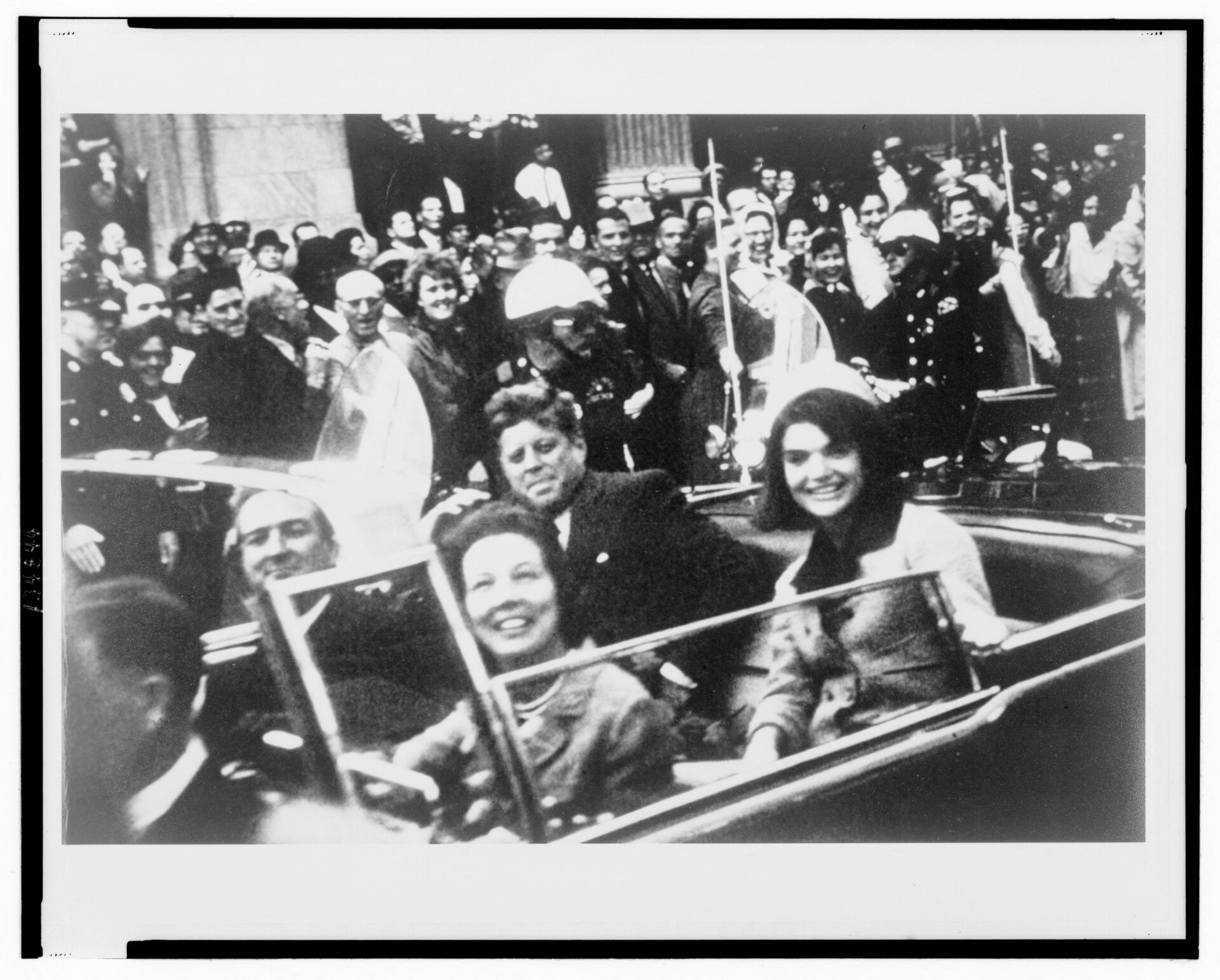 Τραμπ: Δημοσιοποιούνται την Τρίτη, αρχεία 80.000 σελίδων για την δολοφονία Κένεντι