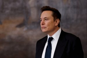 Έλον Μασκ: Τοποθέτησε τηλεόραση στο γραφείο του στον Λευκό Οίκο για να... παίζει video games