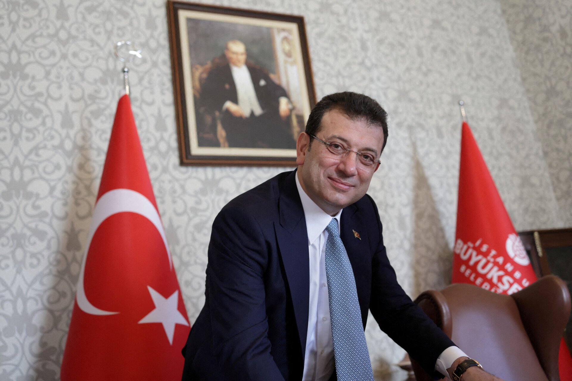 Επιβεβαιώνει ο Τούρκος υπουργός Δικαιοσύνης: «Διαφθορά» και «υποστήριξη τρομοκρατικής οργάνωσης» οι κατηγορίες κατά Ιμάμογλου
