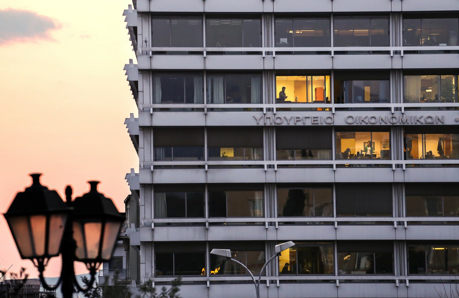 Critical months for the economy and changes in taxation