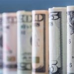 Πέφτουν οι εντάσεις και παίρνει στήριξη το δολάριο