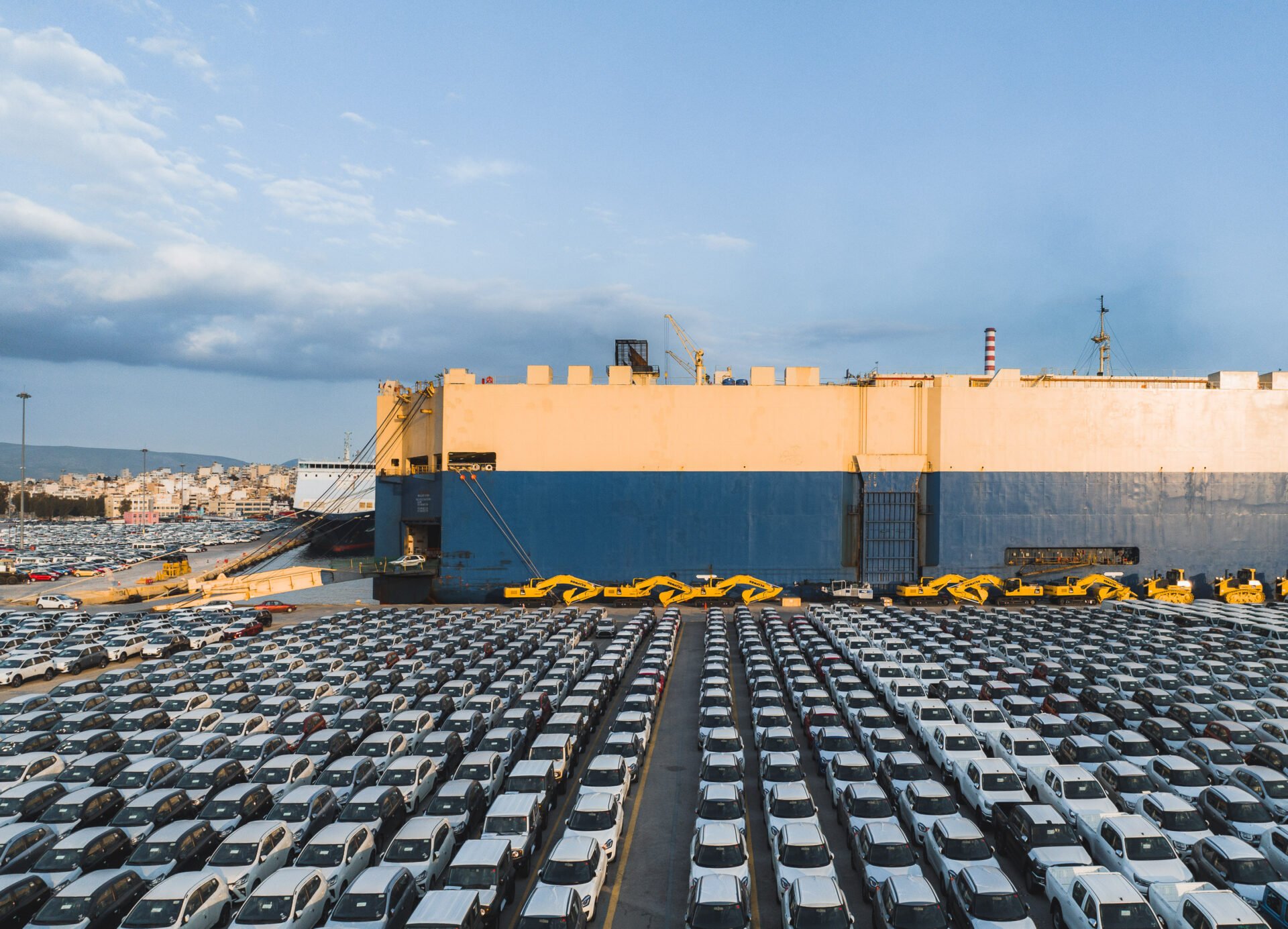PPA: Cosco's first vehicle carrier ship arrives in Piraeus