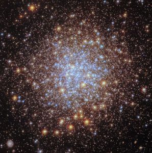 Ένα εκπληκτικό «μελίσσι» άστρων το δώρο του Hubble για τα γενέθλια του (βίντεο)