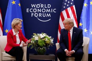 Φον ντερ Λάιεν: Σημαντικό βήμα προς τη σταθεροποίηση της παγκόσμιας οικονομίας το «πάγωμα» δασμών