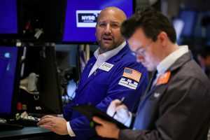 Wall Street: Κλείσιμο με τον Nasdaq σε απόσταση αναπνοής από την bear market