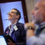Συνέχισε ανοδικά η Wall με τις ελπίδες για άμβλυνση των εμπορικών εντάσεων ΗΠΑ-Κίνας