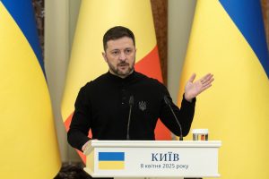 Ζελένσκι : «Είμαστε έτοιμοι να πληρώσουμε για το επόμενο πακέτο βοήθειας από τις ΗΠΑ»