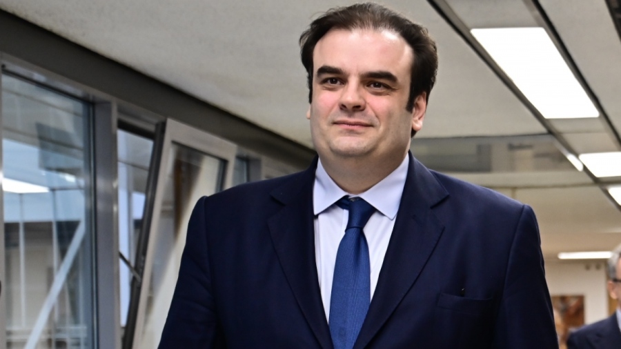 Πιερρακάκης: Οικοδομούμε τη δημοσιονομική σταθερότητα με μετρήσιμα αποτελέσματα - Συνάντηση με επίτροπο Χρηματοοικονομικών Υπηρεσιών