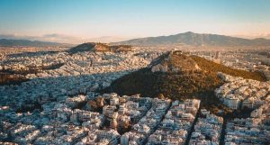 Οι 10 πιο ευτυχισμένες πόλεις του κόσμου για το 2025 - Η πιο ευτυχισμένη πόλη της Ελλάδας δεν είναι η Αθήνα