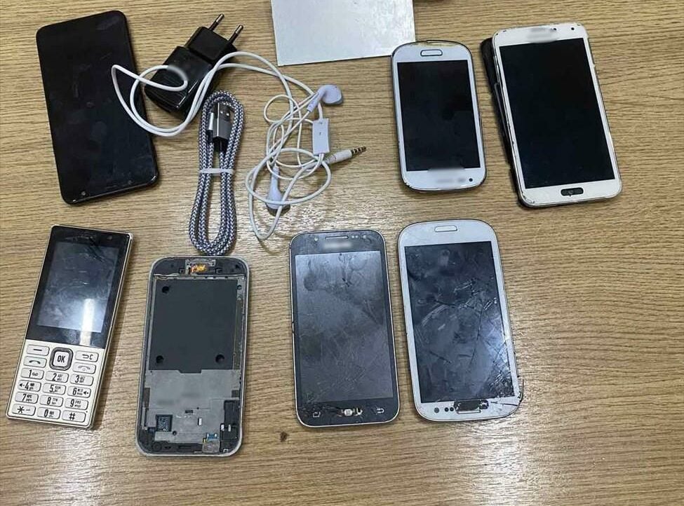 Οι «διανομείς φυλλαδίων» έκλεβαν κινητά