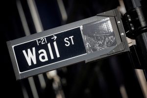Wall Street: Το sell-off των ομολόγων «κοκκίνισε» τους δείκτες