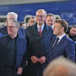 Απατεώνας  Macron:  Θέλει κατάπαυση πυρός ενώ προσφέρει στρατιωτική βοήθεια στην Ουκρανία