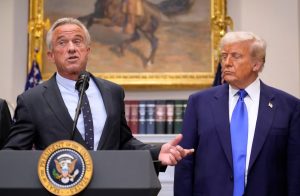 Αμείλικτος ο Trump με τις Big Pharma για τις μειώσεις των τιμών στα φάρμακα – Τολμήστε να φύγετε από τις ΗΠΑ