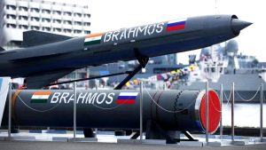 Οι Γάλλοι ξεγυμνώθηκαν - Γιατί ο πόλεμος Ινδίας - Πακιστάν έδειξε τη σαρωτική υπεροχή των ρωσικών Brahmos έναντι των SCALP