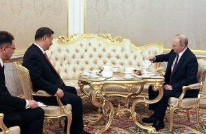 ΥΠΕΞ Κίνας: Απολύτως επιτυχημένη η επίσκεψη του προέδρου Xi Jinping στη Ρωσία