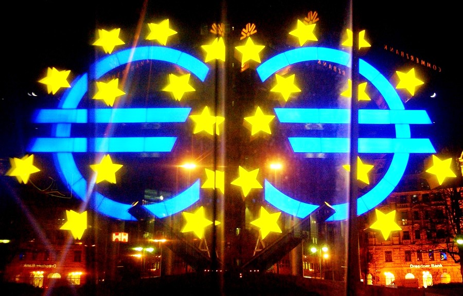«Σπάει» η εμπιστοσύνη στο δολάριο; Η ΕΚΤ προειδοποιεί για φυγή επενδυτών - FinanceNews.gr