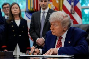 Τραμπ: «Ο χάλυβας θα είναι για πάντα, MADE IN AMERICA»