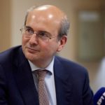 Ο υπουργός Κωστής Χατζηδάκης τα βάζει με τους γραφειοκράτες υφισταμένους τους