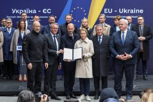Πόλεμος στην Ουκρανία: Κίεβο και ΕΕ υπέγραψαν τη σύσταση ειδικού δικαστηρίου για εγκλήματα της Ρωσίας