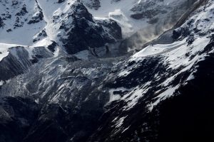 Ελβετία: Φόβοι για πλημμύρες μετά την αποκόλληση του παγετώνα - «Θάφτηκε» ολόκληρο χωριό (βίντεο)