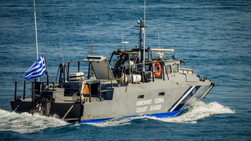 Αγ. Θεόδωροι: Όπλο εντοπίστηκε στη θάλασσα - Αποστέλλεται στη Διεύθυνση Εγκληματολογικών Ερευνών