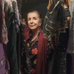 «Μια ζωή»: Ο μονόλογος μιας μοδίστρας, του Πέτρου Ζούλια, με τη Νένα Μεντή