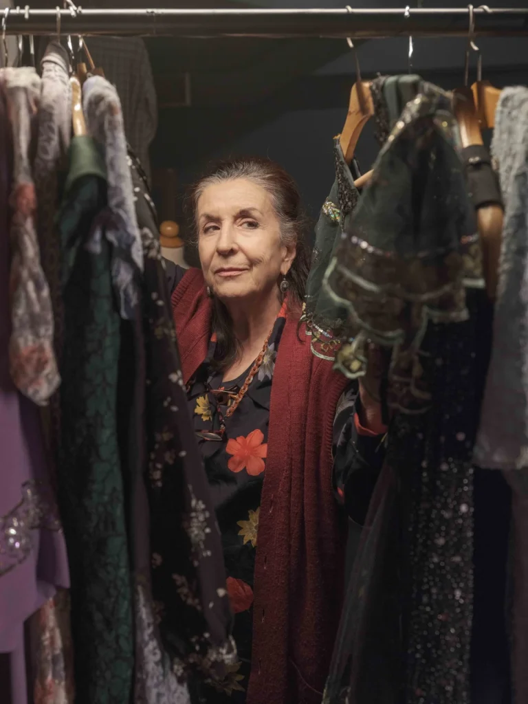 «Μια ζωή»: Ο μονόλογος μιας μοδίστρας, του Πέτρου Ζούλια, με τη Νένα Μεντή