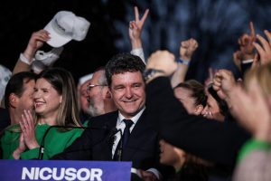 Ρουμανία - Προεδρικές εκλογές: Ένας ο επίσημος νικητής, κι ένας που αυτοανακηρύχθηκε «νέος πρόεδρος»