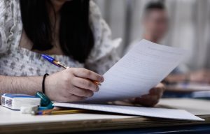 Εξετάσεις στα Λύκεια: «Έπεσε» η Τράπεζα Θεμάτων - «Προσωρινή δυσλειτουργία», λέει το υπουργείο Παιδείας