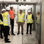 Η Ευρώπη επενδύει στην ανθεκτικότητα: Επίσκεψη Χούκστρα σε Υμηττό και Ασπρόπυργο - FinanceNews.gr