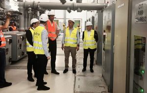 Η Ευρώπη επενδύει στην ανθεκτικότητα: Επίσκεψη Χούκστρα σε Υμηττό και Ασπρόπυργο - FinanceNews.gr