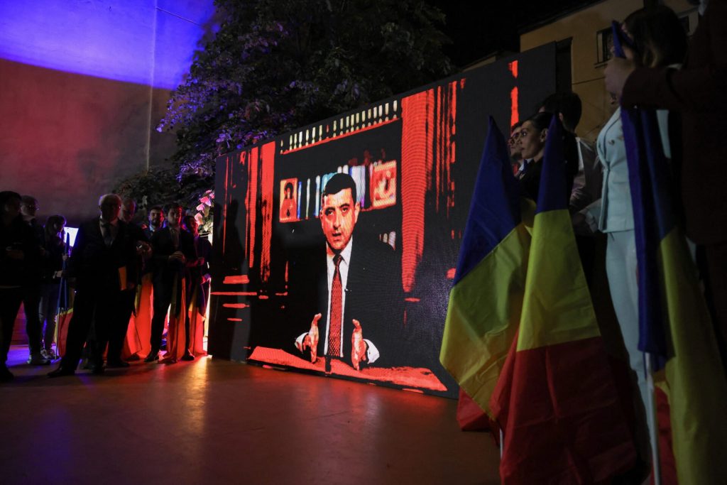 Ρουμανία: Το 40% των ψήφων κερδίζει ο ακροδεξιός Σιμιόν, στο 95% της ενσωμάτωσης
