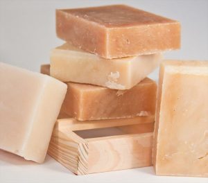 Σαπούνι στο πρόσωπο: Ωφελεί ή βλάπτει;