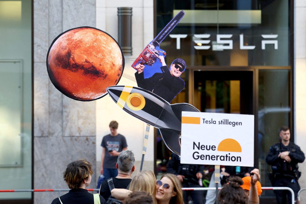 H Tesla ψάχνει τον αντικαταστάτη του Έλον Μασκ;