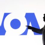 ΗΠΑ: Το Voice of America, το οποίο ο Τραμπ θέλει να καταργήσει, θα επαναλειτουργήσει