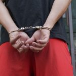 Γλυκά Νερά: Τον γρονθοκοπεί και τον βρίζει χυδαία - Βίντεο με τον ξυλοδαρμό του 48χρονου από τον ανήλικο