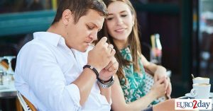 Γαλλία: Τέλος το κάπνισμα σε παραλίες, πάρκα και παιδικές χαρές