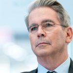 Βόμβα μεγατόνων: Ο ΥΠΟΙΚ των ΗΠΑ Scott Bessent φαβορί για τη διαδοχή Powell στη Fed - Ανατρέπονται όλες οι ισορροπίες