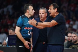 Αταμάν: Συγχαρητήρια σε όλους στον Ολυμπιακό εκτός από έναν