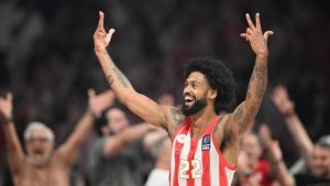 Το 15ο για τα «100»: Tyler timer την κατάλληλη στιγμή, στον θρόνο ο  Ολυμπιακός με MVP Ντόρσεϊ