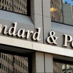 Ο οίκος S&P έδωσε την επενδυτική βαθμίδα στην Ελλάδα – Αναβάθμισε το αξιόχρεο σε ΒΒΒ- από ΒΒ+