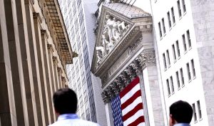 Wall Street: Κέρδη άνω του 1% με στήριξη από την αγορά εργασίας - FinanceNews.gr