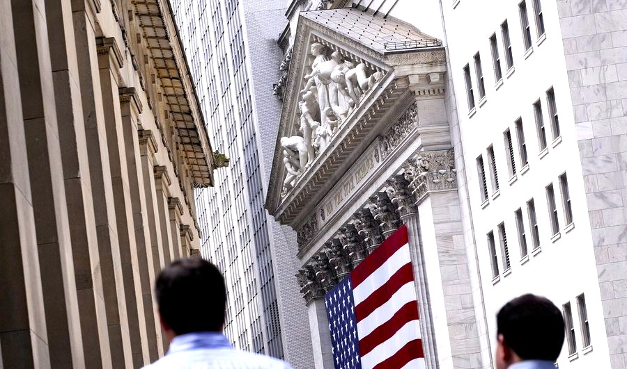 Wall Street: Κέρδη άνω του 1% με στήριξη από την αγορά εργασίας - FinanceNews.gr
