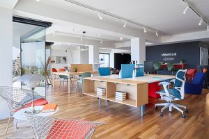 Επέκταση της εταιρείας Αβαξ στο επαγγελματικό έπιπλο