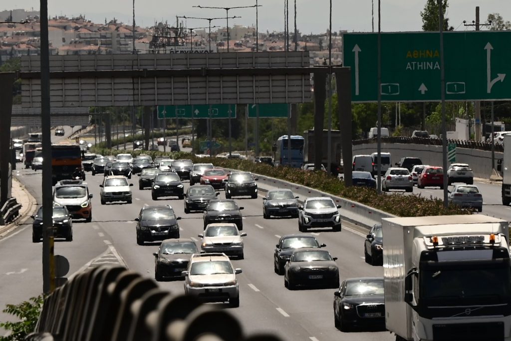 Αγίου Πνεύματος: Ομαλοποιήθηκε η κίνηση στις εθνικές οδούς – 155.000 οχήματα έφυγαν από την Αττική