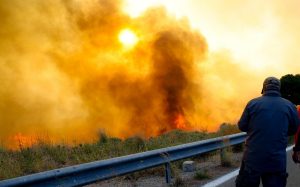 Πύρινη κόλαση στην Χίο - Πληροφορίες για καμμένα σπίτια