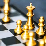 Ο χρυσός σε επιφυλακή: Η τεχνική ανοδική τάση δοκιμάζεται από τη γεωοικονομία - FinanceNews.gr