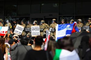 Τραμπ απειλεί με Νόμο περί Εξέγερσης το Λος Άντζελες: Παραμένει η Εθνοφρουρά - FinanceNews.gr